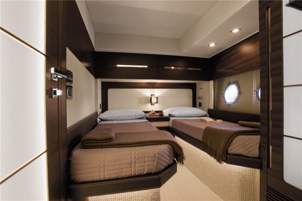 เรือ Azimut 72S สนใจติดต่อ 090-2681-669