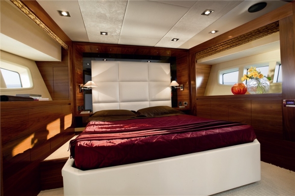 เรือ Azimut 78 สนใจติดต่อ 090-2681-669