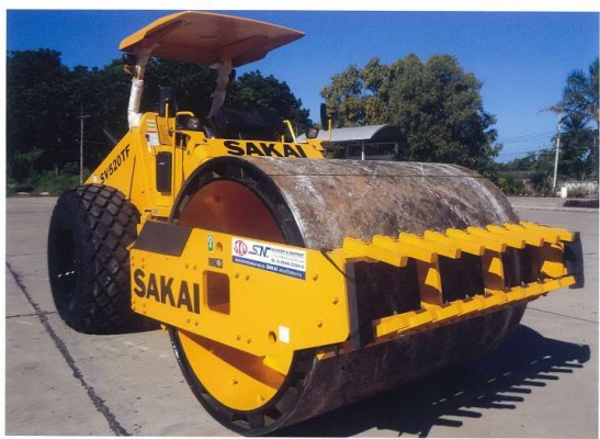 รถบดถนนสั่นสะเทือนล้อเรียบหุ้มหนาม SAKAI รุ่น SV520TF