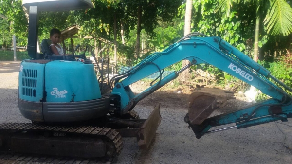ขายรถขุด KOBELCO 030SR ขายรถขุด KOBELCO 030SR