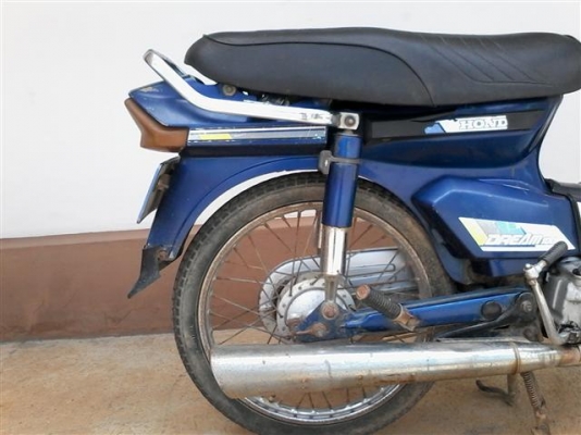 ขายดรีมคุรุสภา มีเล่มทะเบียนไม่ได้ตามชุดโอนภาษีขาดปีเดียวเครื่องดีสีรถยังสด ขาย 8900 บาท