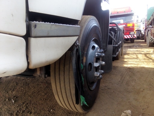 ขายรถบรรทุก10ล้อหัวลากHINO maca 320แรงถูก(เกียร์ธรรมดา)