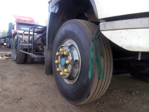 ขายรถบรรทุก10ล้อหัวลากHINO maca 320แรงถูก(เกียร์ธรรมดา)