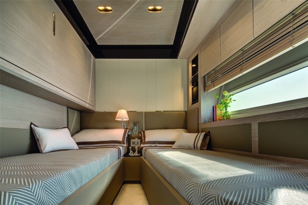 เรือ Azimut 80 สนใจติดต่อ 090-2681-669