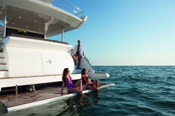 เรือ Azimut 80 สนใจติดต่อ 090-2681-669