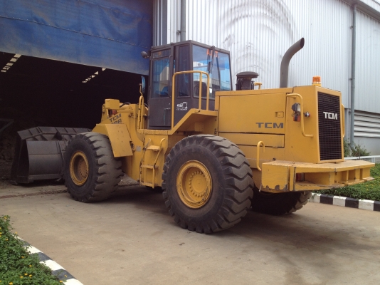 ให้เช่า รถตัก TCM พร้อมคนขับ