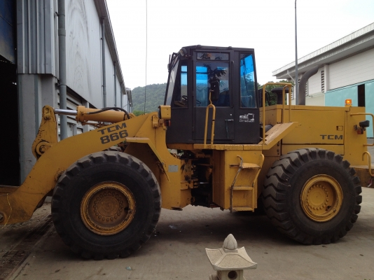 ให้เช่า รถตัก TCM พร้อมคนขับ