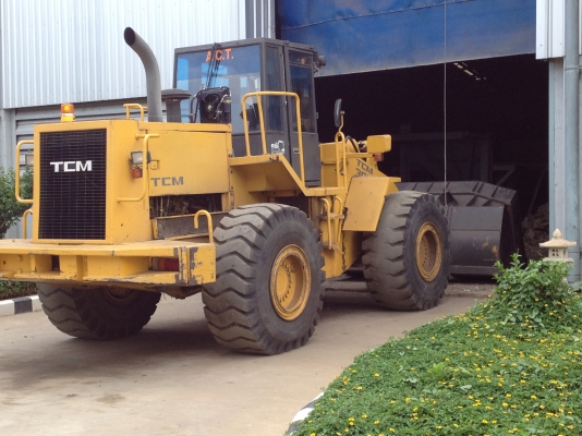 ให้เช่า รถตัก TCM พร้อมคนขับ