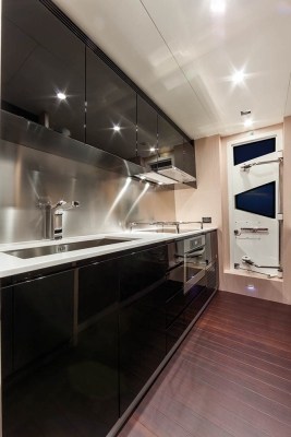 เรือ Azimut 82 สนใจติดต่อ 090-2681-669