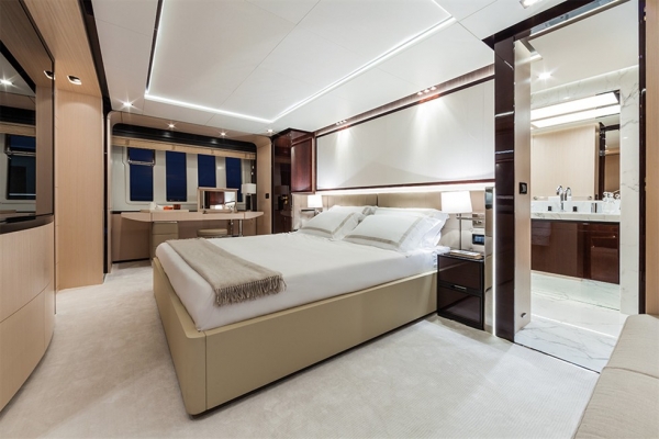 เรือ Azimut 82 สนใจติดต่อ 090-2681-669