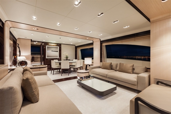 เรือ Azimut 82 สนใจติดต่อ 090-2681-669