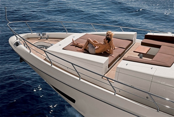 เรือ Azimut 82 สนใจติดต่อ 090-2681-669