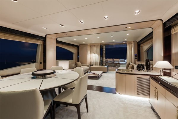 เรือ Azimut 82 สนใจติดต่อ 090-2681-669