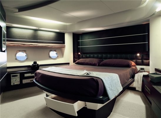 เรือ Azimut 86S สนใจติดต่อ 090-2681-669