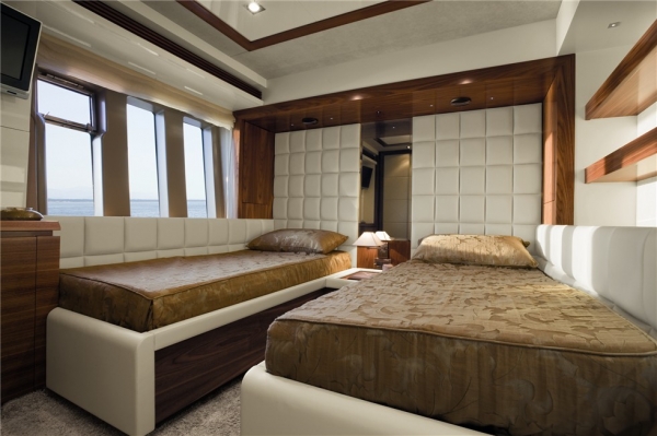 เรือ Azimut 88 สนใจติดต่อ 090-2681-669