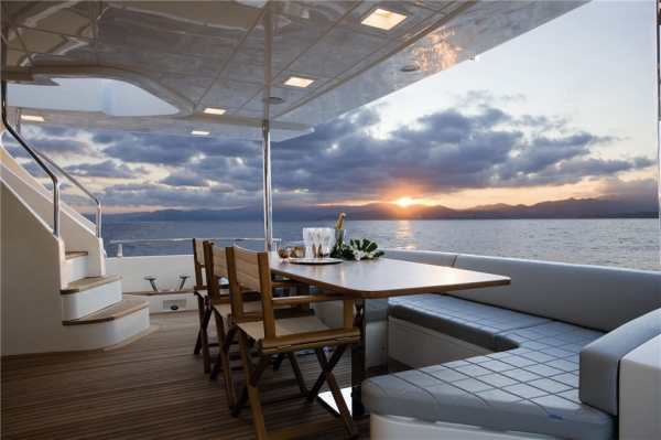 เรือ Azimut 88 สนใจติดต่อ 090-2681-669