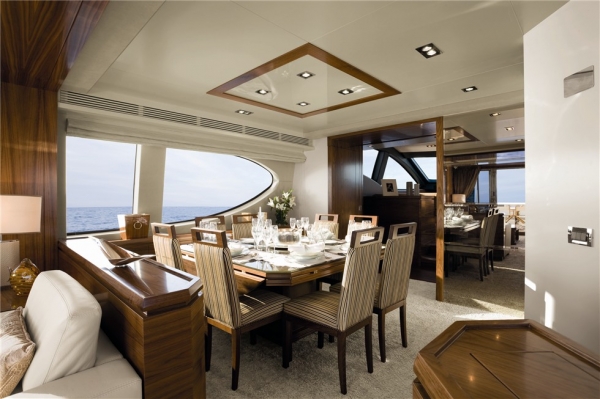 เรือ Azimut 88 สนใจติดต่อ 090-2681-669
