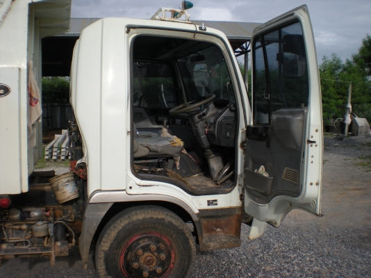 ขาย 6 ล้อ ฮีโน่ FC4J สีขาว ดัมพ์ พร้อมใช้งาน ครับ