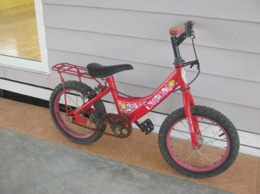 จักรยานเด็ก เคยเป็น 4 ล้อ ถอดล้อเล็กออก