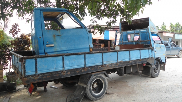 มาอีกแล้วครับของดีราคาถูกTL  เครื่อง 110 แรง 4 BE1  ลงเล่มเรียบร้อย คัชซีสวยๆเอกสารชุดโอนครบเครื่องดีครับพื้นหัวผุ ]ลดราคาครับ 140000