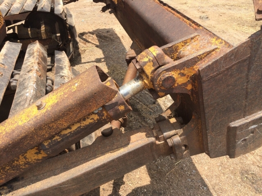 ขายด่วนCAT D3B แทรค1เมตร รถนอกใช้งานน้อย เอกสารใบแจ้งจำหน่าย ขายด่วนCAT D3B แทรค1เมตร รถนอกใช้งานน้อย เอกสารใบแจ้งจำหน่าย