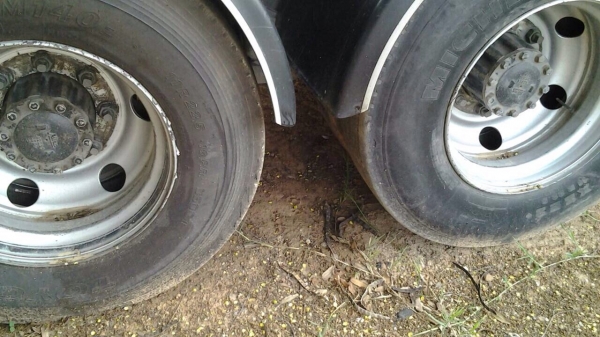 ขายรถสิบล้อหัวลากพร้อมหาง HINO เครื่อง 320 แรง ปี 51 หางอู่พนัส 3 เพลา ยาว 12.50 เมตร