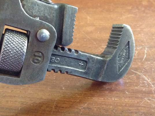 ขายคอม้าโบราณ  STILLSON WALWORTH แพคคู่ 8", 10"