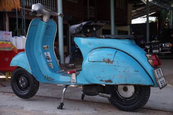 Vespa 64 อินเดียแห้ง ๆ เครื่อง แน่น โครตดี สตาทร์ติดง่าย ขับนิ่มมาก ระบบไฟ ออกครบ พร้อมใช้งาน ขับโชร์ แบบ เท้ ๆ เอาไป เติมน้ำมัน ใช้อย่างเดียวเลย สภาพโดยรวมตามรูป