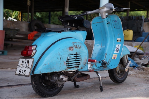 Vespa 64 อินเดียแห้ง ๆ เครื่อง แน่น โครตดี สตาทร์ติดง่าย ขับนิ่มมาก ระบบไฟ ออกครบ พร้อมใช้งาน ขับโชร์ แบบ เท้ ๆ เอาไป เติมน้ำมัน ใช้อย่างเดียวเลย สภาพโดยรวมตามรูป