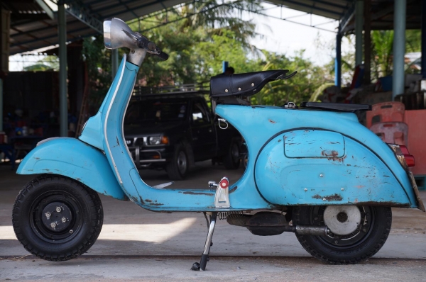 Vespa 64 อินเดียแห้ง ๆ เครื่อง แน่น โครตดี สตาทร์ติดง่าย ขับนิ่มมาก ระบบไฟ ออกครบ พร้อมใช้งาน ขับโชร์ แบบ เท้ ๆ เอาไป เติมน้ำมัน ใช้อย่างเดียวเลย สภาพโดยรวมตามรูป