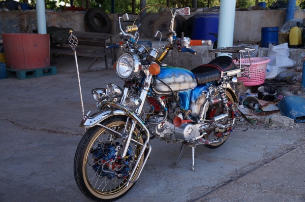 YAMAHA YG 5 แต่ง สวยงาม สภาพประกวด เครื่อง LIFAN 125 CC สภาพตามรูปเลยครับ บอกได้คำเดียวว่าเยอะครับ  มีทะเบียนเล่มโครง อินวอยเครื่อง ครบ แบตใหม่