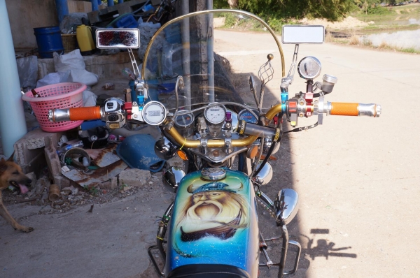 YAMAHA YG 5 แต่ง สวยงาม สภาพประกวด เครื่อง LIFAN 125 CC สภาพตามรูปเลยครับ บอกได้คำเดียวว่าเยอะครับ  มีทะเบียนเล่มโครง อินวอยเครื่อง ครบ แบตใหม่