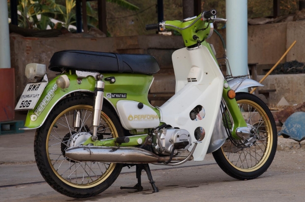 RYUKA 110 ทะเบียนพร้อมโอน ภาษี พ ร บ 2557 รถแต่งใส่ อะไหล่ C 70 เป็นบางชิ้น ครับ เครื่องดี มากมาก สตาทร์มือ ระบบไฟติดครบ มีบังโซ่ให้ครับ ยังไม่ได้ใส่ โดยรวมพร้อมใช้ครับ