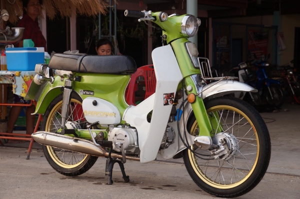 RYUKA 110 ทะเบียนพร้อมโอน ภาษี พ ร บ 2557 รถแต่งใส่ อะไหล่ C 70 เป็นบางชิ้น ครับ เครื่องดี มากมาก สตาทร์มือ ระบบไฟติดครบ มีบังโซ่ให้ครับ ยังไม่ได้ใส่ โดยรวมพร้อมใช้ครับ