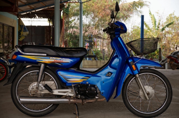 ขาย ดรีม สอง เดิม เดิม สวยสวย สีใหม่เครื่องดี มาก ๆ ทะเบียนพร้อมโอน แจ้งหยุดไว้ รถพร้อมใช้ ระบบไฟติดครบ