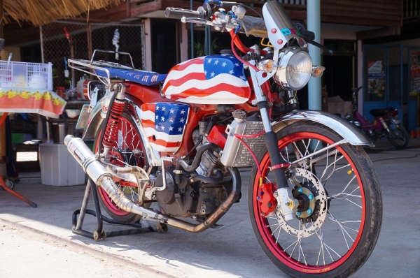 SUZUKI A 100 เครื่อง โซนิค ชักยาว เครื่องแน่นแรง สะใจ เพิ่งทำใหม่ ขับโครตดีครับ รับประกันความแรง เสียงท่อ โหด โหด อะไหล่แต่ง และสภาพรถโดยรวมตามรูปทุกอย่างครับ มีทะเบียนเล่มเครื่องพร้อมโอน มีโครง โซนิค ให้ด้วยครับ