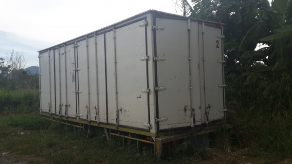 ขายตู้ 10 บาน ใส่รถ 6ล้อ ใหญ่ ยาว 7.20 เมตร ขายตู้ 10 บาน ใส่รถ 6ล้อ ใหญ่ ยาว 7.20 เมตร