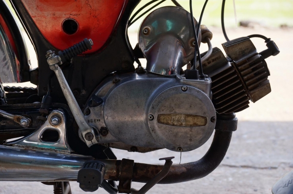 ขาย SUZUKI A 100 สภาพเดิม เดิม แห้ง แห้ง สวย เครื่องดีมาก เจ้าของทำมาใหม่ เสียงเงียบ ระบบไฟ ออก ครบ  พร้อมทะเบียน ภาษี พ ร บ 2557