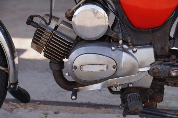 ขาย SUZUKI A 100 สภาพเดิม เดิม แห้ง แห้ง สวย เครื่องดีมาก เจ้าของทำมาใหม่ เสียงเงียบ ระบบไฟ ออก ครบ  พร้อมทะเบียน ภาษี พ ร บ 2557