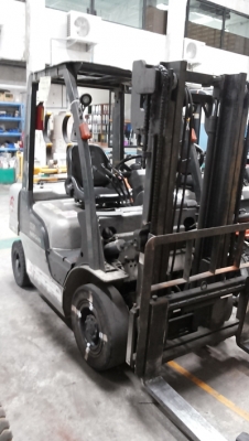 NISSAN PL02 ขนาด 2.5 ตัน lpg สนใจโทร 083 081 2889 ฟ้า