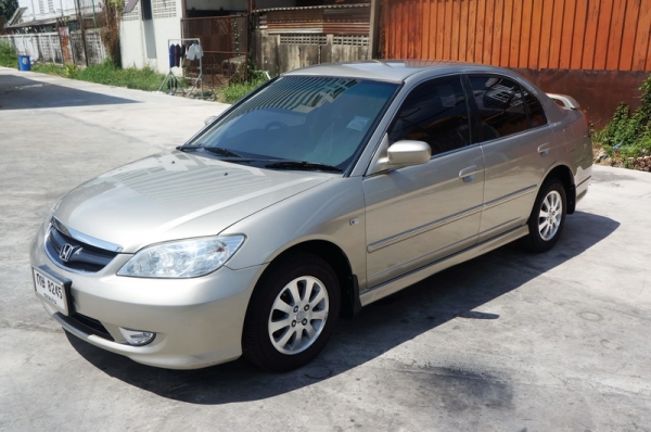 HONDA CIVIC ตาเหยี่ยว ปี 2004 ติดแก็ส LPG หัวฉีด สเกิตรอบคัน สปอรต์ไลท์ ล้อ MAX แอร์เย็นๆ เครื่องเดิมๆ ช่วงล่างแน่น สีสวย ภายในสภาพสวย รถพร้อมใช้งาน จัดไฟแนนได้