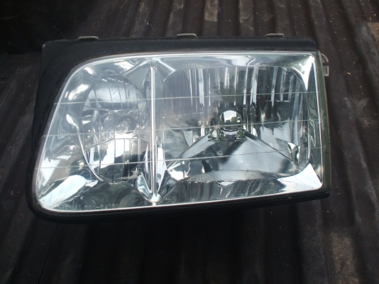 ไฟซีนอล ไฟหน้าอีซูซุดาก้อนข้างซ้าย