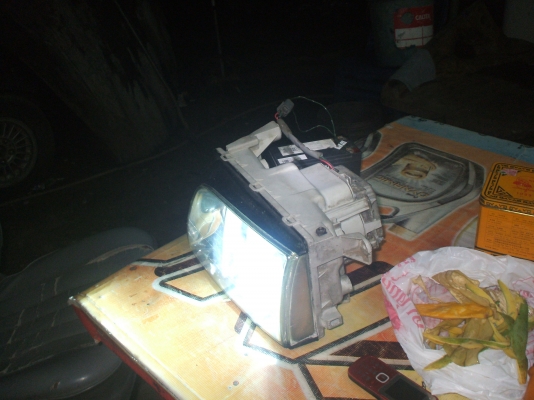 ไฟซีนอล ไฟหน้าอีซูซุดาก้อนข้างซ้าย