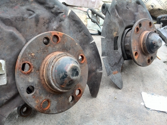 ขายดุมหน้า+คอม้า เซฟิโซ่ A31 เจาะ5รู114แล้วครับ 1คู่ 2000