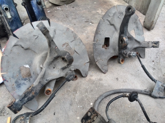 ขายดุมหน้า+คอม้า เซฟิโซ่ A31 เจาะ5รู114แล้วครับ 1คู่ 2000