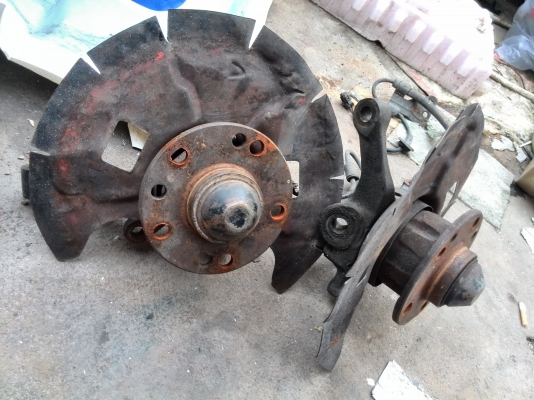 ขายดุมหน้า+คอม้า เซฟิโซ่ A31 เจาะ5รู114แล้วครับ 1คู่ 2000