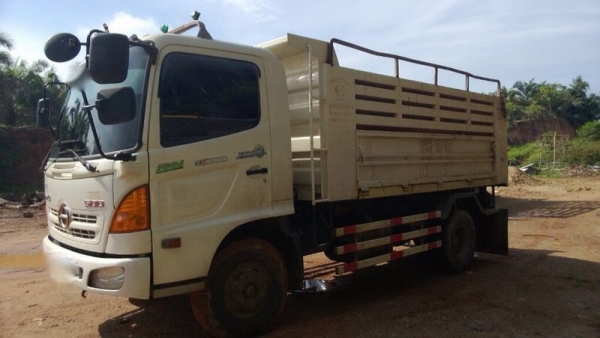 รถฮีโน่ 6 ล้อดั้ม FC9J 175 แรงม้า. ปี 54  สนใจติดต่อ 081 - 6079515