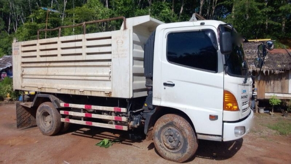 รถฮีโน่ 6 ล้อดั้ม FC9J 175 แรงม้า. ปี 54  สนใจติดต่อ 081 - 6079515