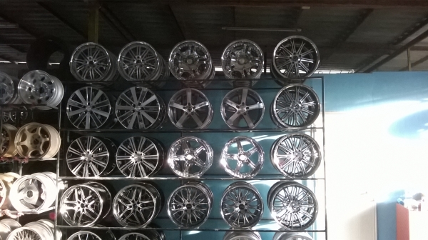 ขายล้อ vipขอบ18  5รุ114ชุดละ8500-12500