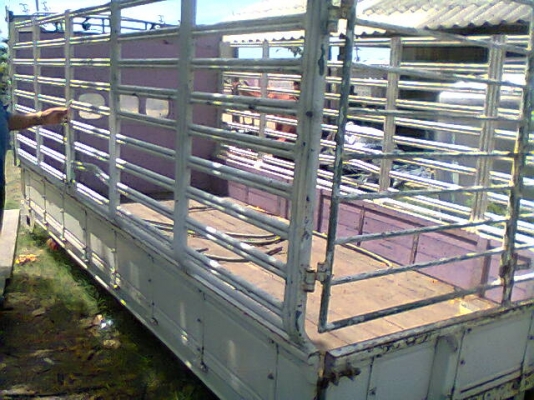 ขายกระบะ 6ล้อ ยาว4.50เมตรกว้าง2.15คัชซีเที่ยม70ซ.ม ขาย20,000บาท